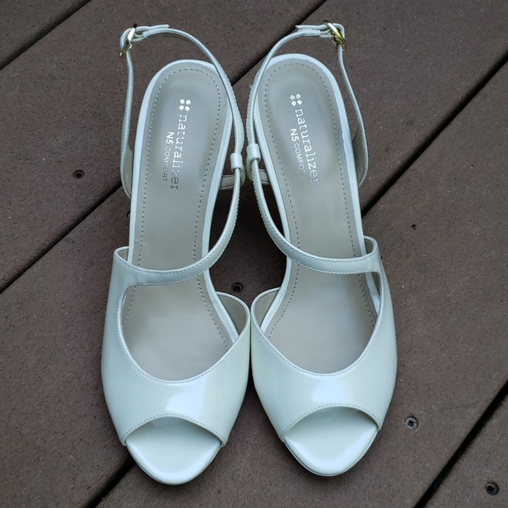 NWT Naturalizer Strappy Peeptoe Heels